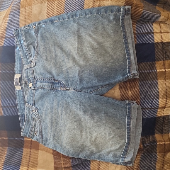 Signature Levi Cuff Bermuda Jean Shorts 12 - Picture 3 of 5